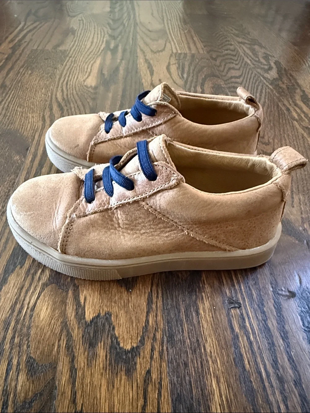 Freshly Picked Kids Leather Sneakers in Tan with Navy Elastic Laces